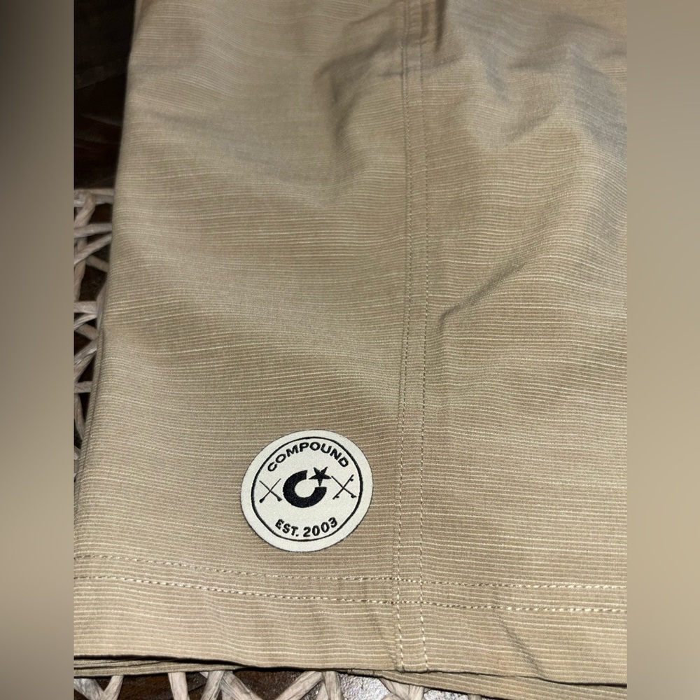 Compound Men’s Khaki Shorts – Casual Athletic Style (Size 31)